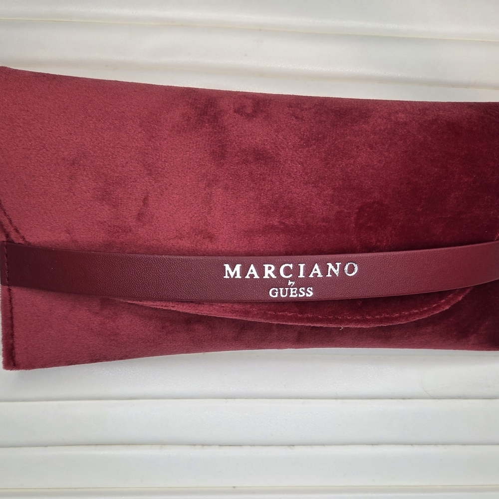 Guess by Marciano Black Sunglasses - Picture 14 of 14